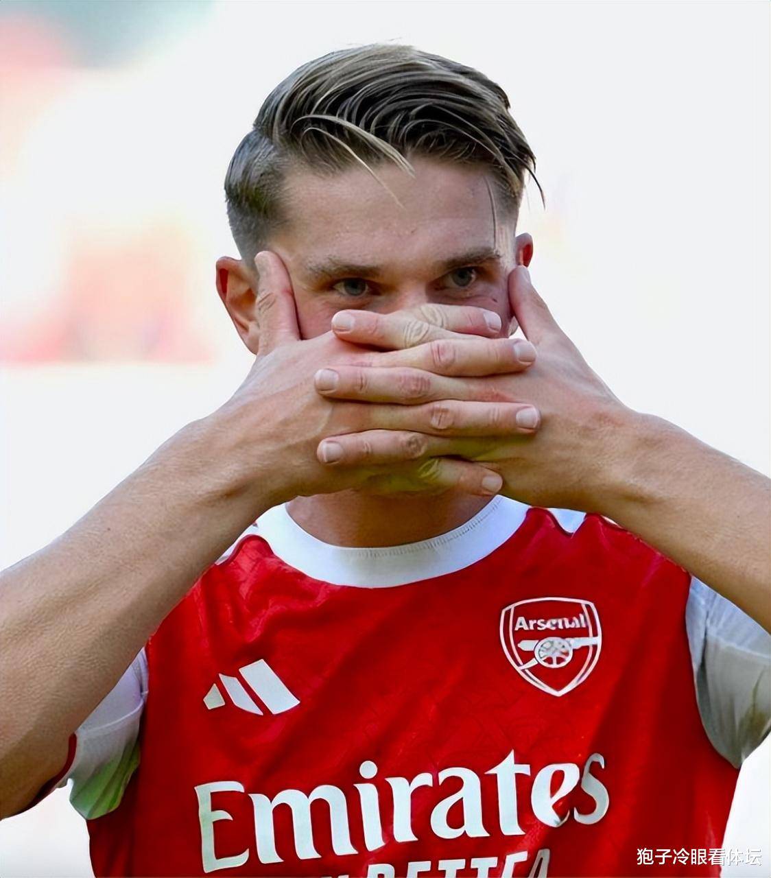 大比分获胜引发热议！，莱万多夫斯基在阿森纳比赛中持续失利观众掌声雷动的简单介绍星空体育官网