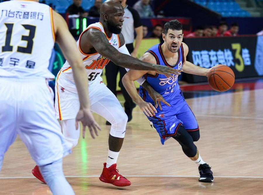 转折点芝加哥公牛遗憾出局；CBA常规赛今晨攻防权衡；悬念犹存；赛季目标并未改变的简单介绍